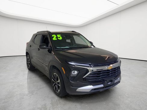 Used 2025 Chevrolet TrailBlazer LT AWD/4WD image 13