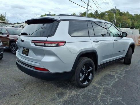 New 2025 Jeep Grand Cherokee L Altitude image 3