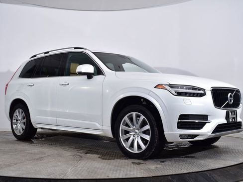 Used 2017 Volvo XC90 T6 Momentum w/ Vision Package image 9