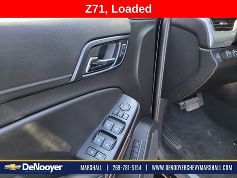 Used 2018 Chevrolet Suburban LT image 7