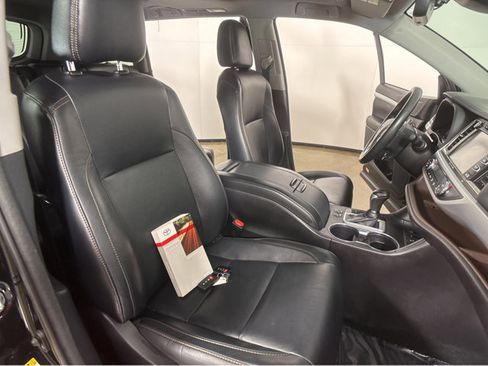 Used 2018 Toyota Highlander XLE image 6