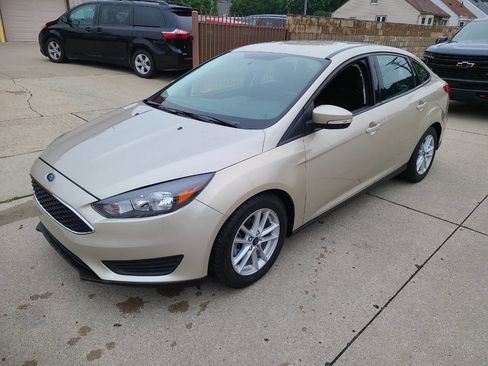 Used 2017 Ford Focus SE image 4