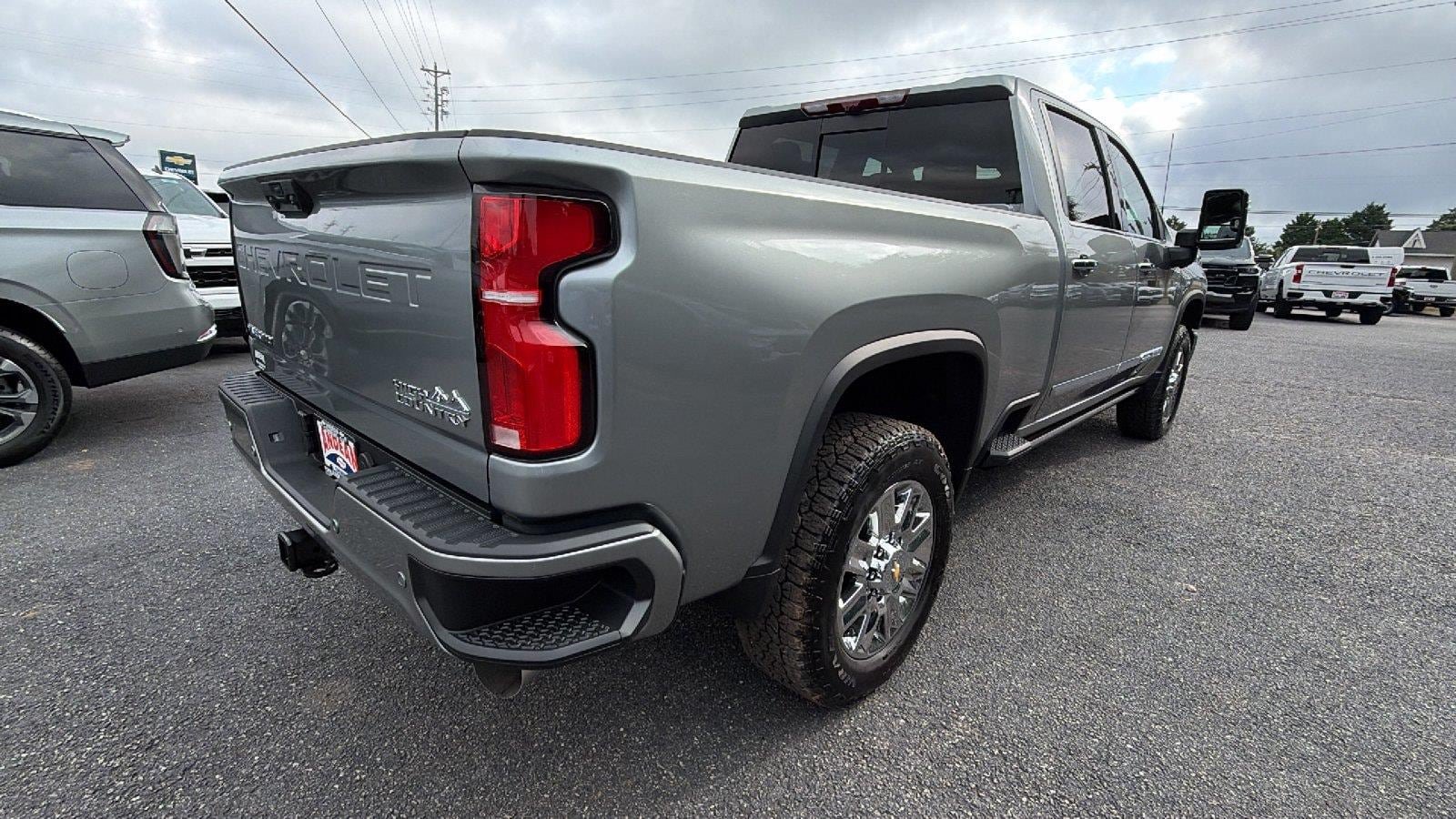 New 2026 Chevrolet Silverado 2500 High Country w/ High Country Premium Package AWD/4WD image 9