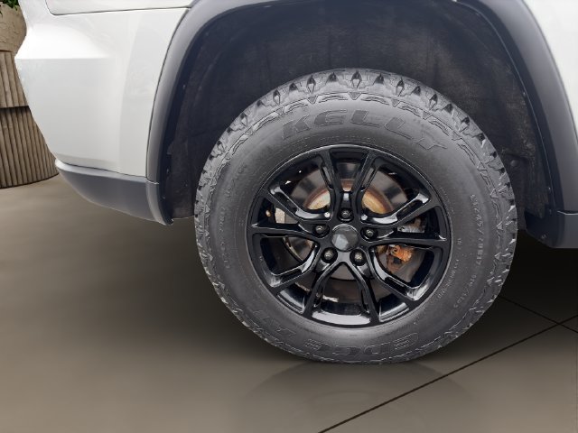 Used 2012 Jeep Grand Cherokee Laredo w/ Laredo E Group AWD/4WD image 6