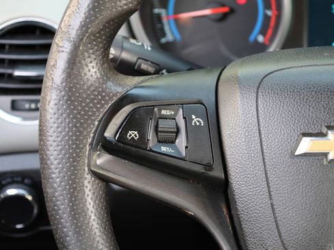 Used 2015 Chevrolet Cruze LT image 18