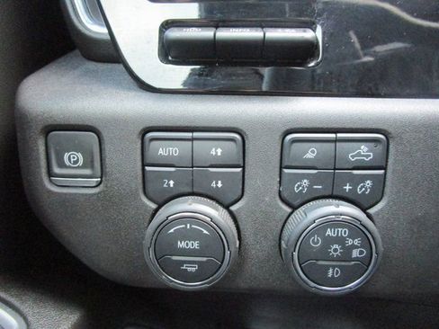 Certified 2025 Chevrolet Silverado 1500 High Country w/ Technology Package image 11