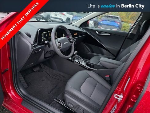 New 2025 Kia Niro EX image 13