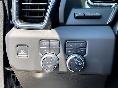 Used 2018 GMC Sierra 1500 SLT w/ Enhanced Driver Alert Package RWD image 36