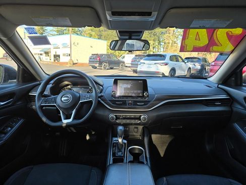 Used 2024 Nissan Altima 2.5 SV image 6