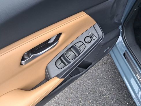 Used 2025 Nissan Sentra SV w/ SV Premium Package image 12