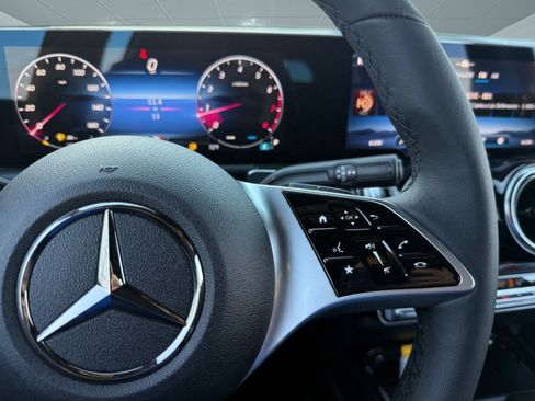 New 2026 Mercedes-Benz GLB 250 image 14