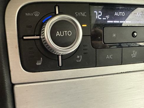 Used 2017 Volkswagen Touareg Wolfsburg Edition image 39