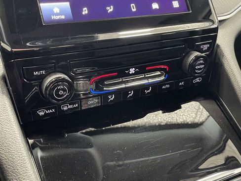 Used 2024 Jeep Grand Cherokee L Laredo image 37