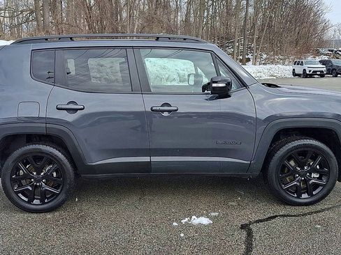 Certified 2022 Jeep Renegade Altitude w/ Convenience Group image 9