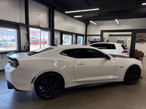 Used 2017 Chevrolet Camaro LT RWD image 12