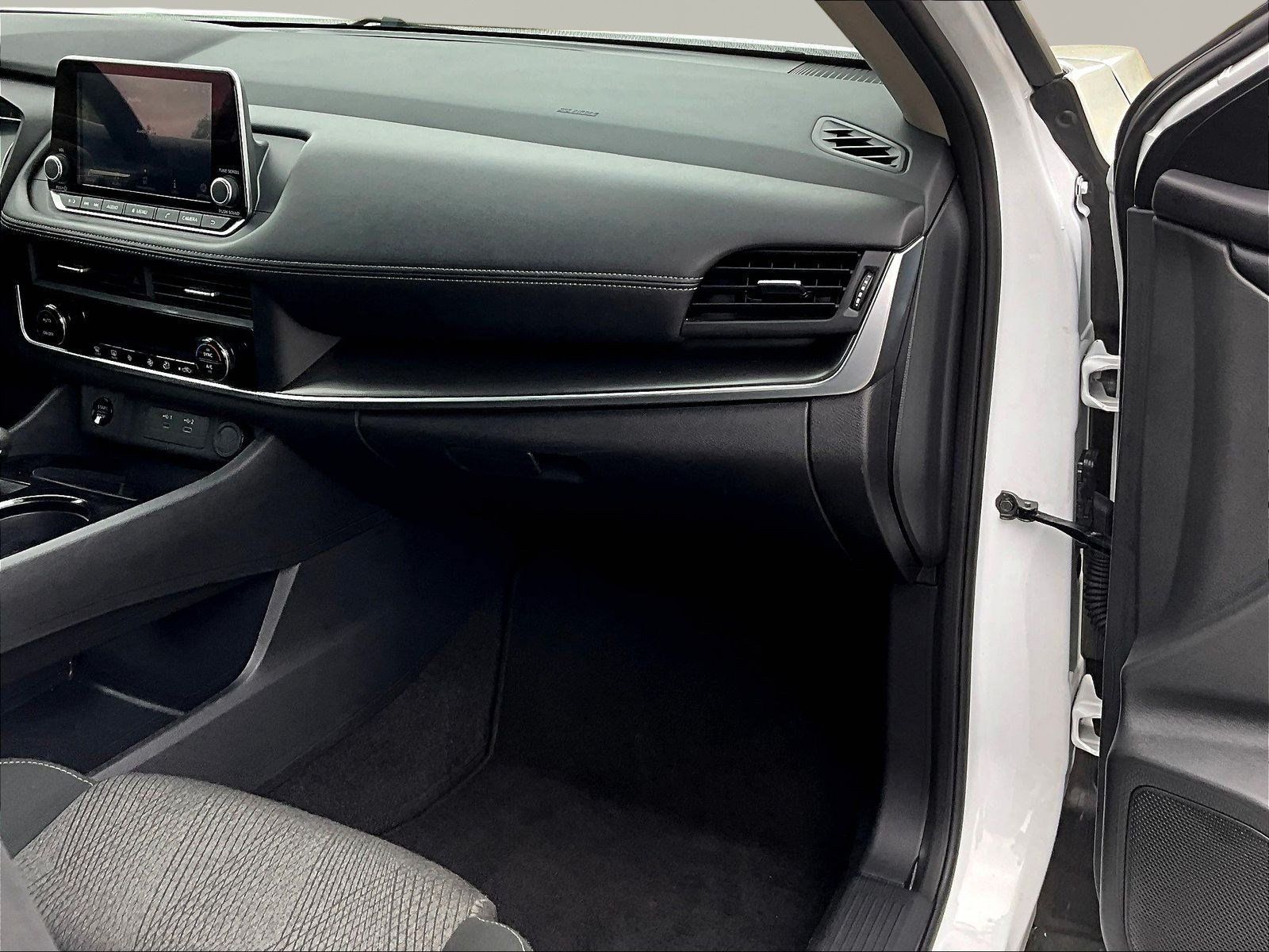 Used 2025 Nissan Rogue SV AWD/4WD image 26