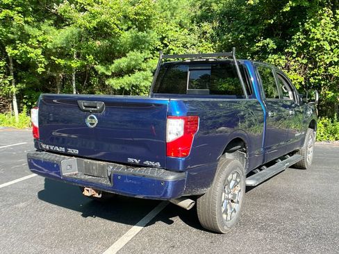Used 2018 Nissan Titan SV w/ SV Convenience Package AWD/4WD image 14
