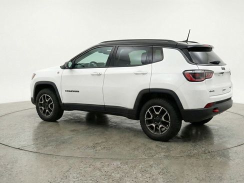 Used 2025 Jeep Compass Trailhawk AWD/4WD image 6