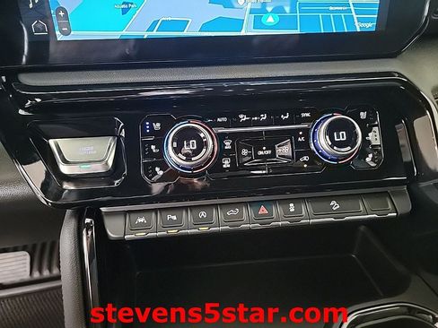 Used 2025 GMC Sierra 1500 AT4 w/ AT4 Premium Package AWD/4WD image 17