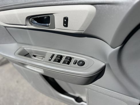 Used 2014 Chevrolet Traverse LT image 9
