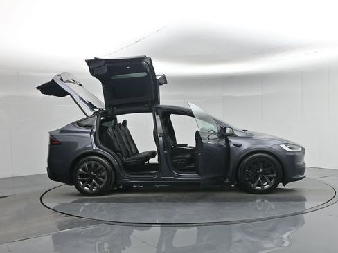 Used 2023 Tesla Model X image 3