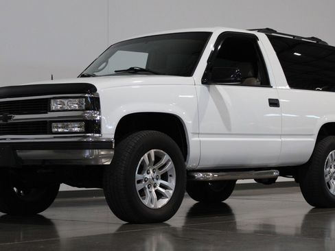 Used 1999 Chevrolet Tahoe 4WD 2-Door w/ Skid Plate Pkg image 31