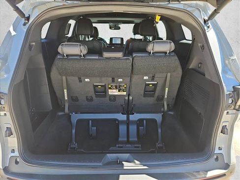 Used 2023 Toyota Sienna XLE Woodland Edition image 6