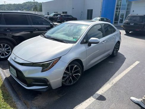 Used 2020 Toyota Corolla SE FWD image 2