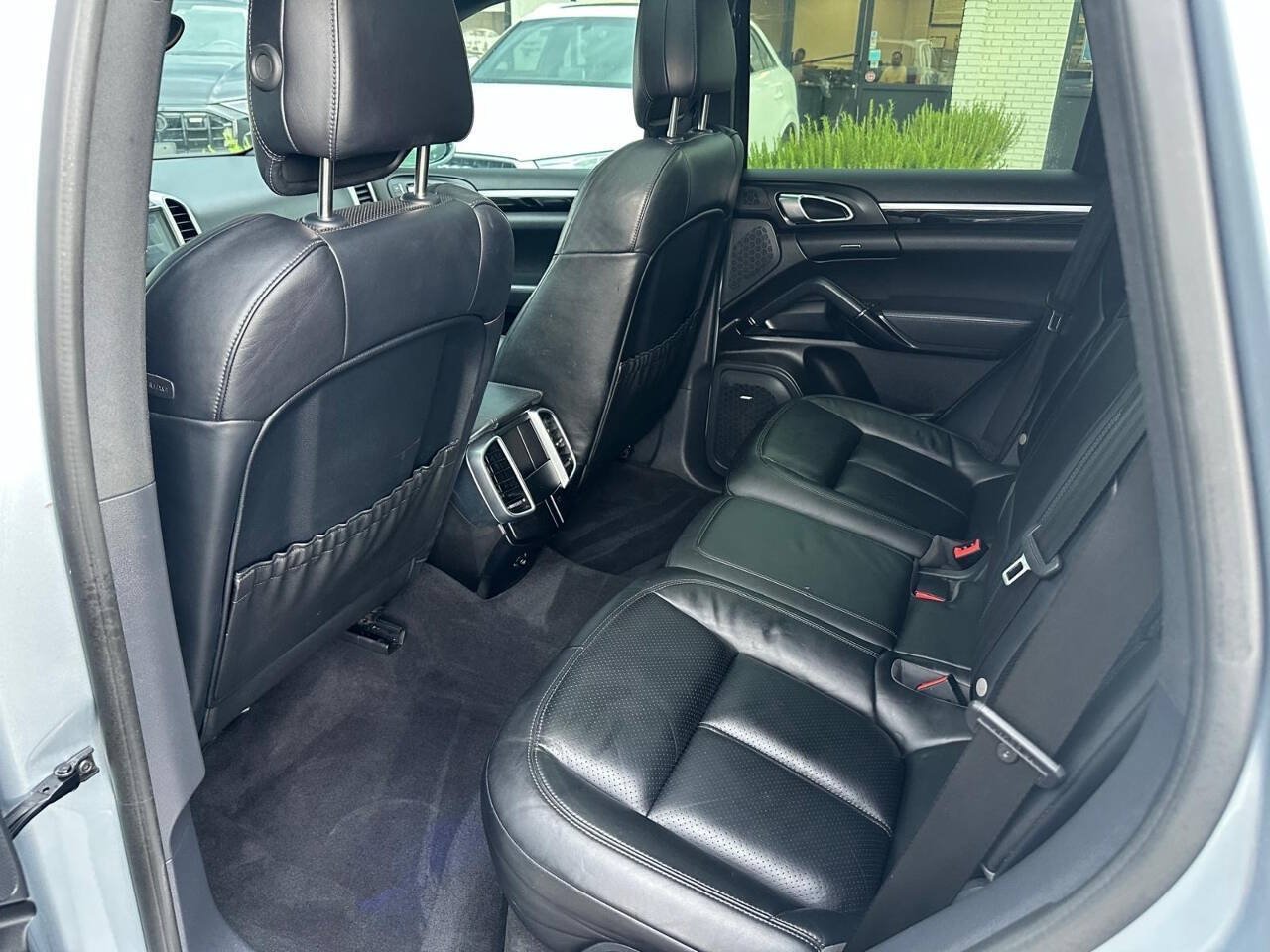 Used 2017 Porsche Cayenne Platinum Edition AWD/4WD image 10