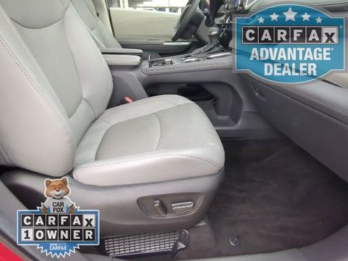 Used 2024 Toyota Sienna Limited image 26