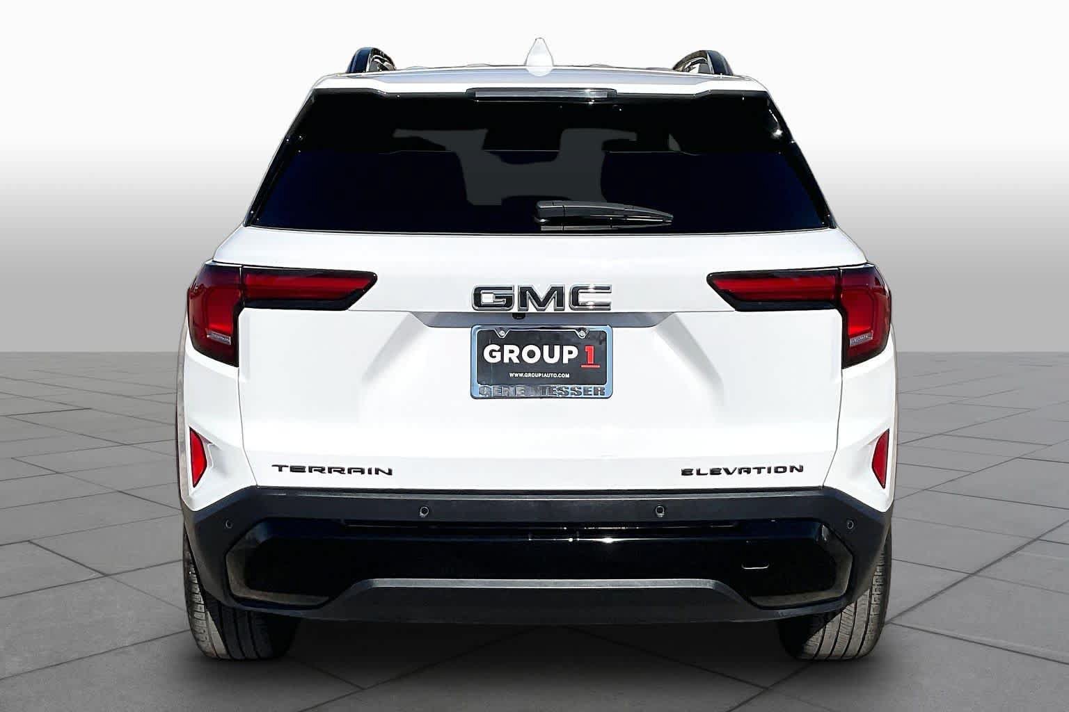 Used 2026 GMC Terrain Elevation w/ Elevation Premium Package FWD image 5