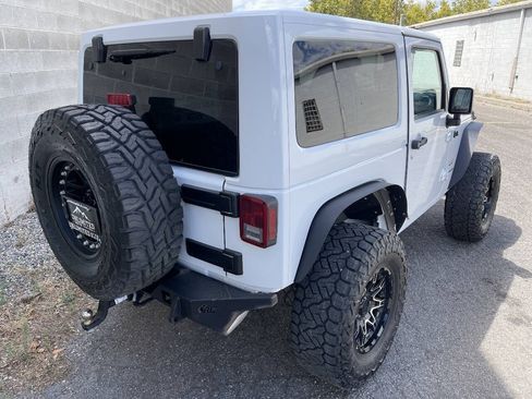 Used 2017 Jeep Wrangler Sahara AWD/4WD image 3