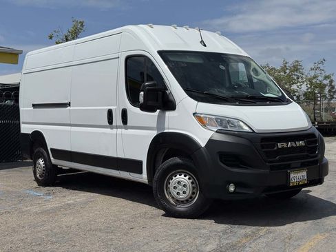 Used 2025 RAM ProMaster 2500 w/ Convenience Group FWD image 2
