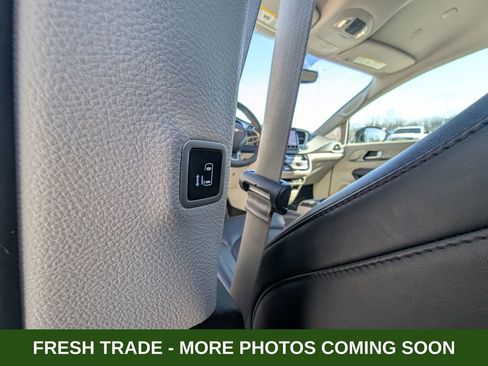 Used 2024 Chrysler Pacifica Touring-L image 39