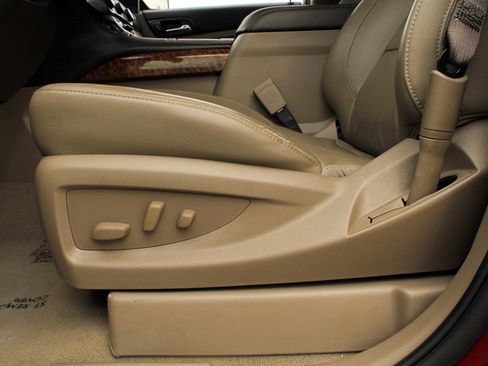 Used 2020 Chevrolet Suburban Premier image 15