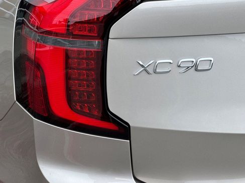 New 2026 Volvo XC90 T8 Plus w/ Protection Package Premier AWD/4WD image 12