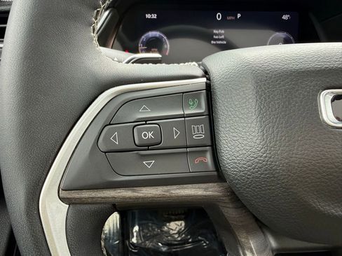 Used 2024 Jeep Grand Cherokee Limited w/ Luxury Tech Group II image 18