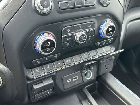 Used 2022 GMC Sierra 2500 AT4 w/ AT4 Premium Plus Package AWD/4WD image 26