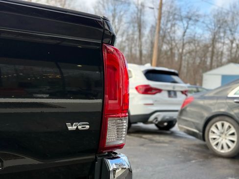 Used 2017 Toyota Tacoma TRD Off-Road w/ Tow Package image 38