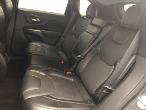 Used 2019 Jeep Cherokee Limited image 18