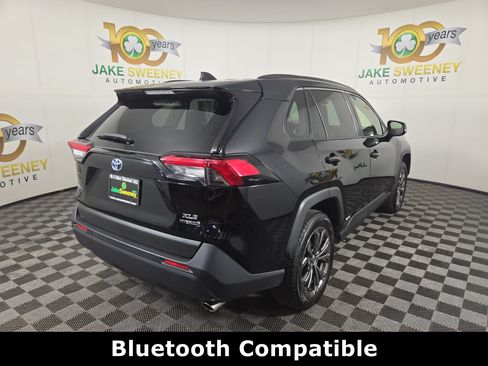 Used 2022 Toyota RAV4 XLE Premium AWD/4WD image 10