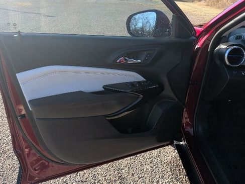 Certified 2025 Chevrolet Trax LT w/ Driver Confidence Package image 13