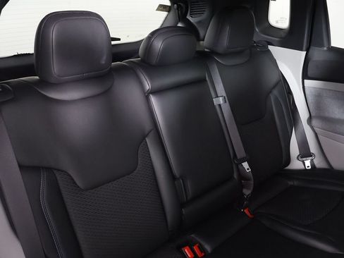Used 2023 Jeep Compass Latitude w/ Sun and Sound Group AWD/4WD image 33