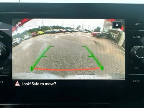Used 2025 Volkswagen Jetta SE FWD image 22