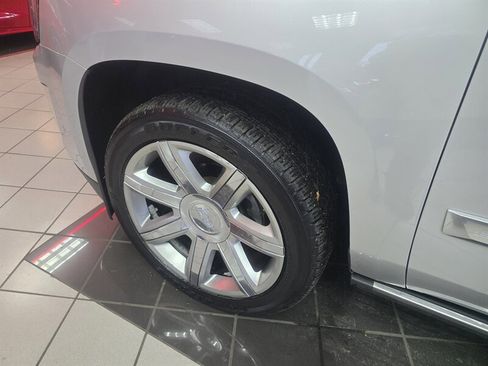 Used 2017 Cadillac Escalade ESV Premium Luxury image 38