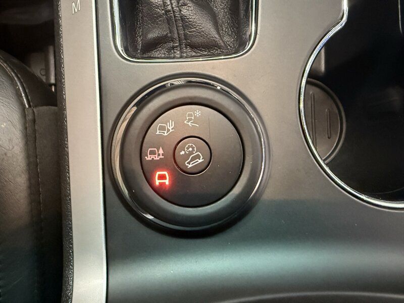 Used 2015 Ford Explorer XLT w/ Equipment Group 202B AWD/4WD image 31