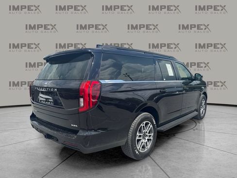 Used 2025 Ford Expedition Max Active RWD image 3