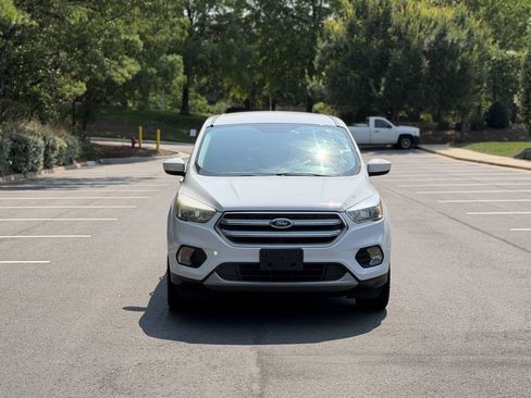 Used 2017 Ford Escape SE AWD/4WD image 2