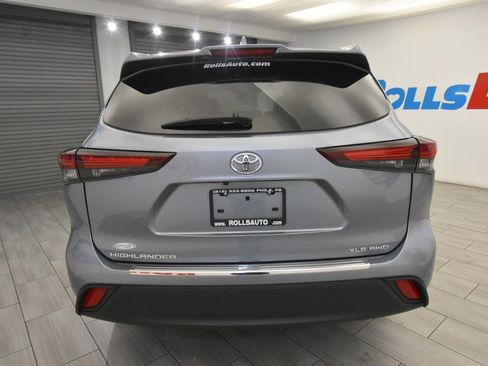 Used 2024 Toyota Highlander XLE image 4