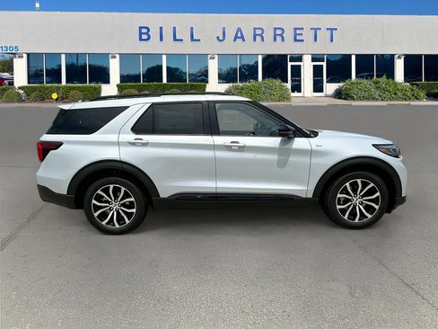 New 2026 Ford Explorer ST-Line RWD image 3